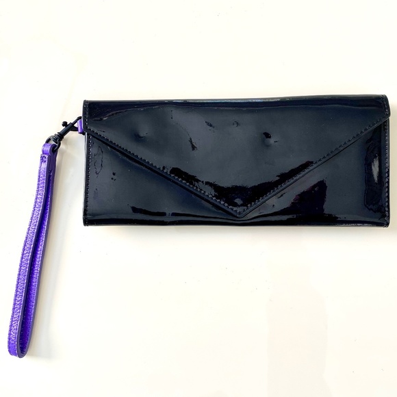 Marc Jacobs Envelope Patent Leather Wristlet - Picture 1 of 6